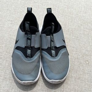 Nike Boys FlexRunner size 3y